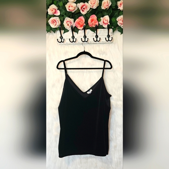 Old Navy Classic Black Velvet V Neck Camisole NWOT - Picture 2 of 5